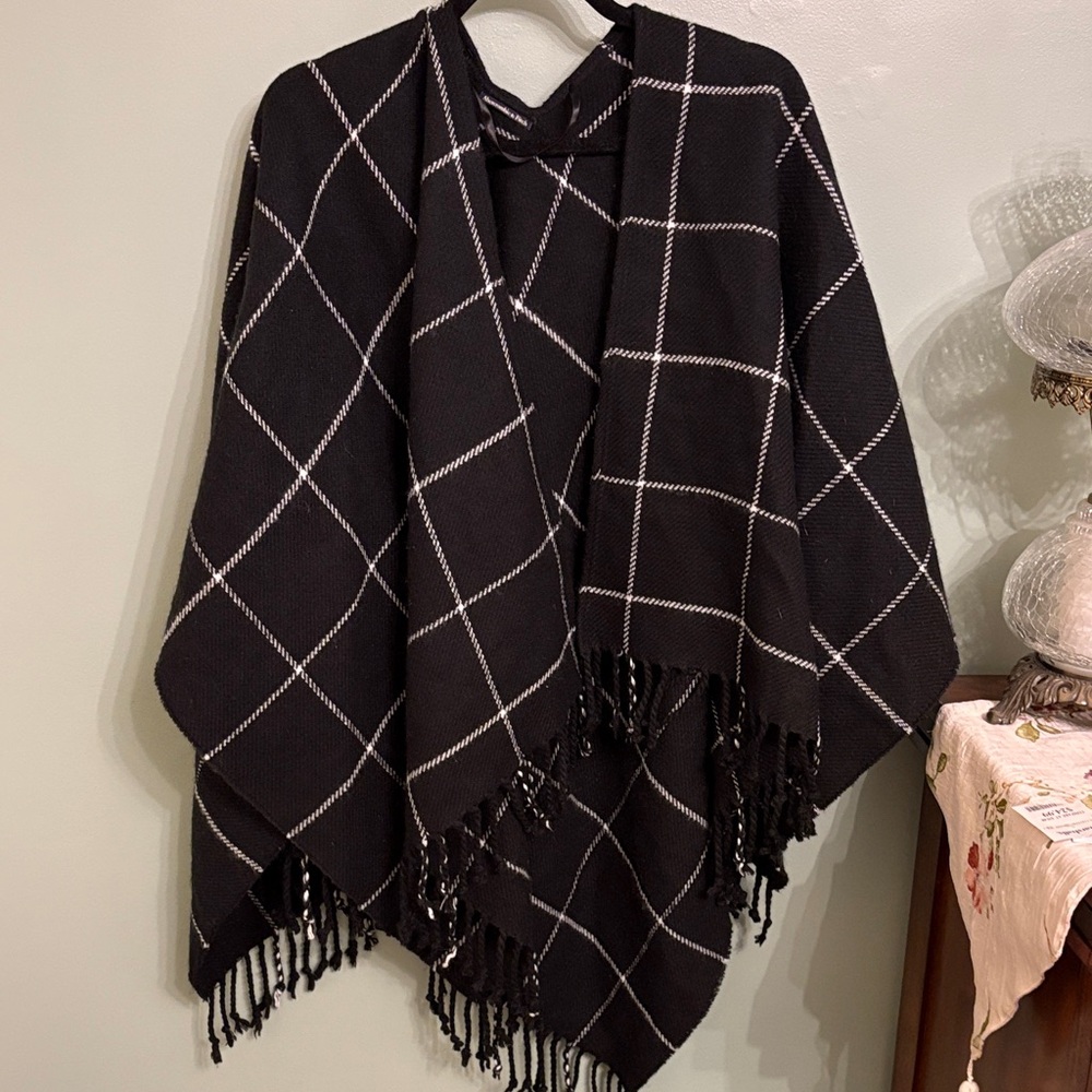 Abercrombie & Fitch Black and White Plaid Poncho